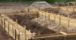 Ленточный фундамент с цоколем в Сегеже - от 15600 руб.